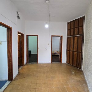 Alquiler apartamento en Tres Cruces 2 dormitorios y muy bajos gastos comunes.
