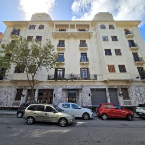 Alquiler apartamento en Barrio Sur 2 dormitorios, 2 baños, vestidor y calefacción central.