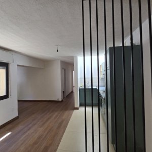 Alquiler apartamento en Centro 2 dormitorios con terraza de uso exclusivo sin gastos comunes.