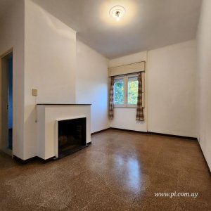 Alquiler apartamento en Brazo Oriental 2 dormitorios con estufa a leña.