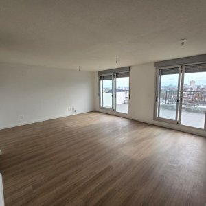 Alquiler apartamento penthouse Centro 2 dormitorios a estrenar con opción a arrendar garaje.