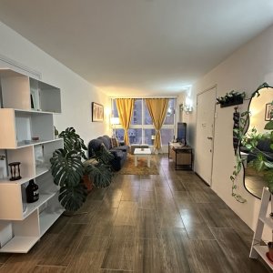 Alquiler Centro 2 dormitorios piso 10 con gastos comunes y tributos incluidos.