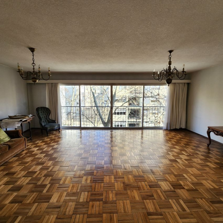 Venta Apartamento Pocitos 3 Dormitorios, 2 Baños Y Servicio Completo.
