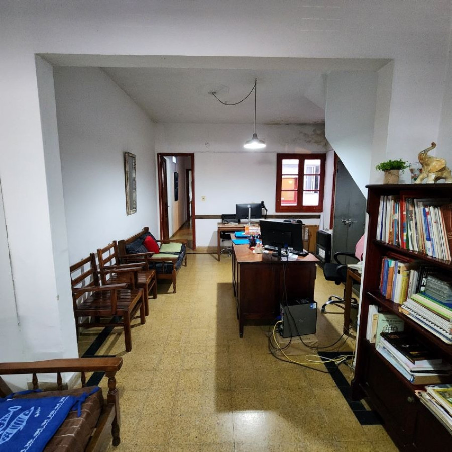 Venta Apartamento, Tres Cruces, 2 Dormitorios, Baño, Toilette, Patio. Entrega Más Saldo.