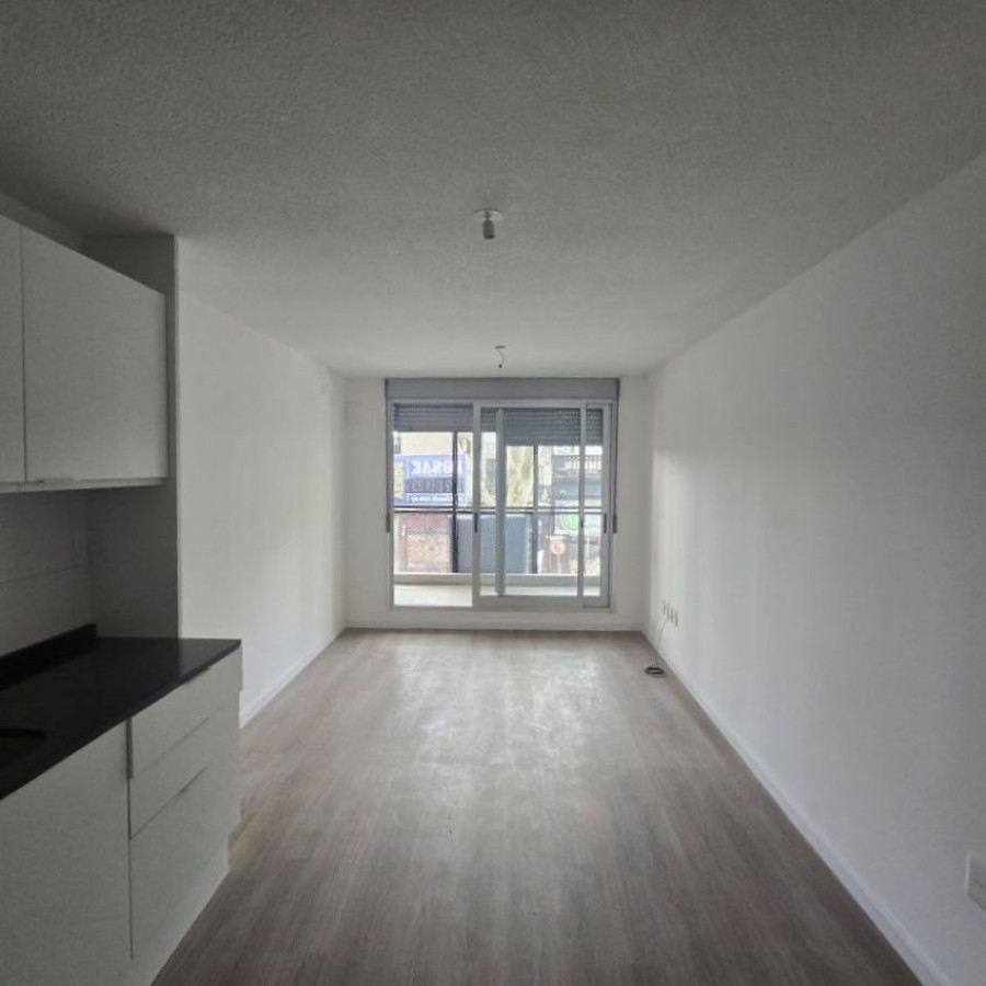 Venta apartamento, un dormitorio y patio, Cordón.