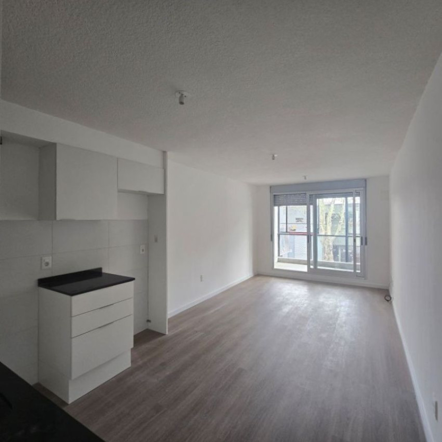 Venta apartamento, un dormitorio y patio, Cordón.