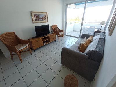 APARTAMENTO DE 2 DORMITORIOS Y 2 BAÑOS SOBRE ROOSEVELT