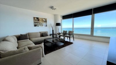 Le Parc II dos dormitorios en suite habitación de servicio Playa Brava Punta del Este