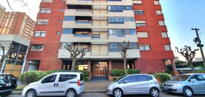 Departamento en Venta dos dormitorios un baño toilette cochera baulera balcón Vías / Santa Fé, Martínez