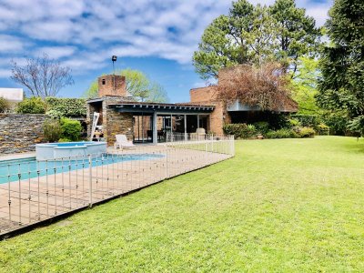 Alquiler de temporada casa tres dormitorios piscina climatizada punta del este
