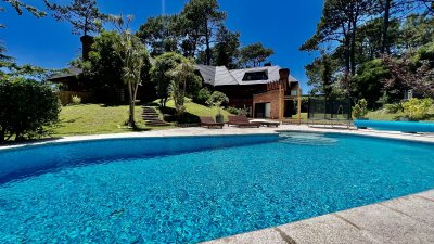 Alquiler casa punta del este chalet playa mansa con piscina 