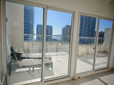 En venta apartamento penthouse 3 dormitorios en Punta del este playa mansa parada 5 