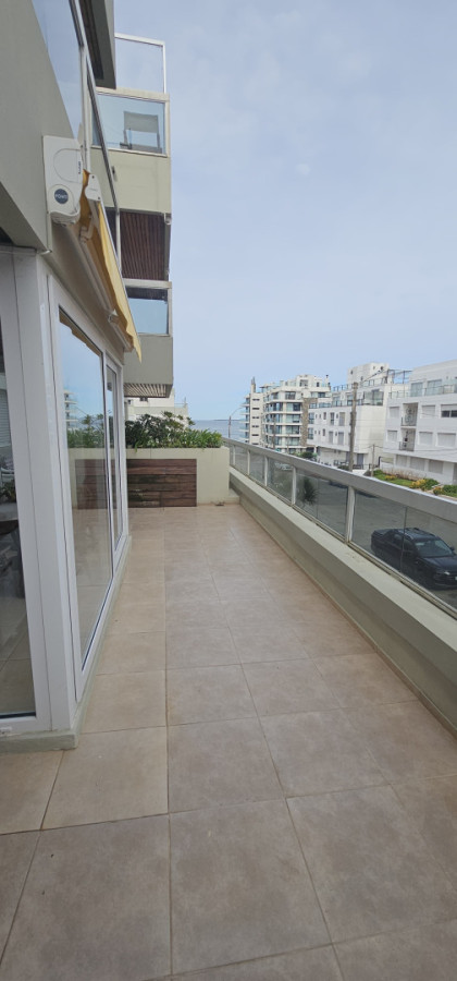 Apartamento en venta de 1 dormitorio en punta del este con balcon 