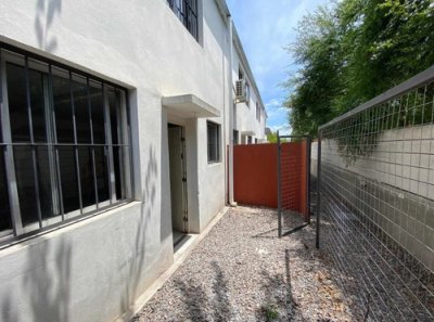 Apartamento  En Alquiler Tipo Casa  Duplex  2 Dormitorios 