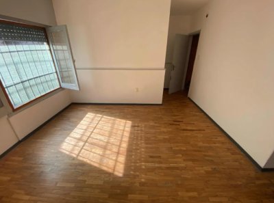 Apartamento En Alquiler  Ciudad Vieja  1 Dormitorio Próximo Al Hospital  Maciel  