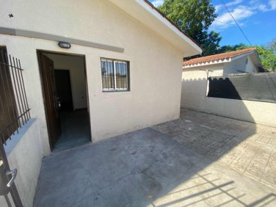 Apartamento En Alquiler Peñarol   Sayago  Tipo Casita  1 Dormitorio Covadonga Esquina Santos   