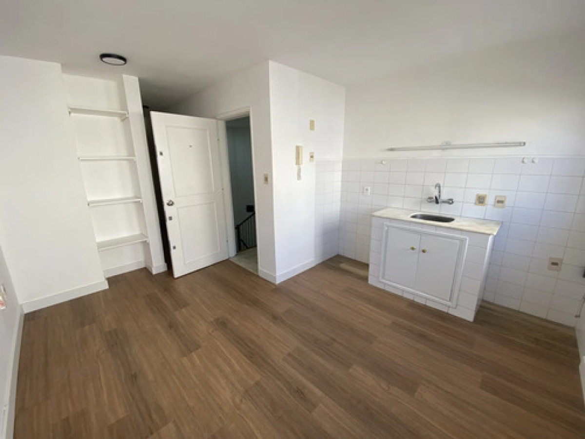 Apartamento en Alquiler - Parque Rodó 