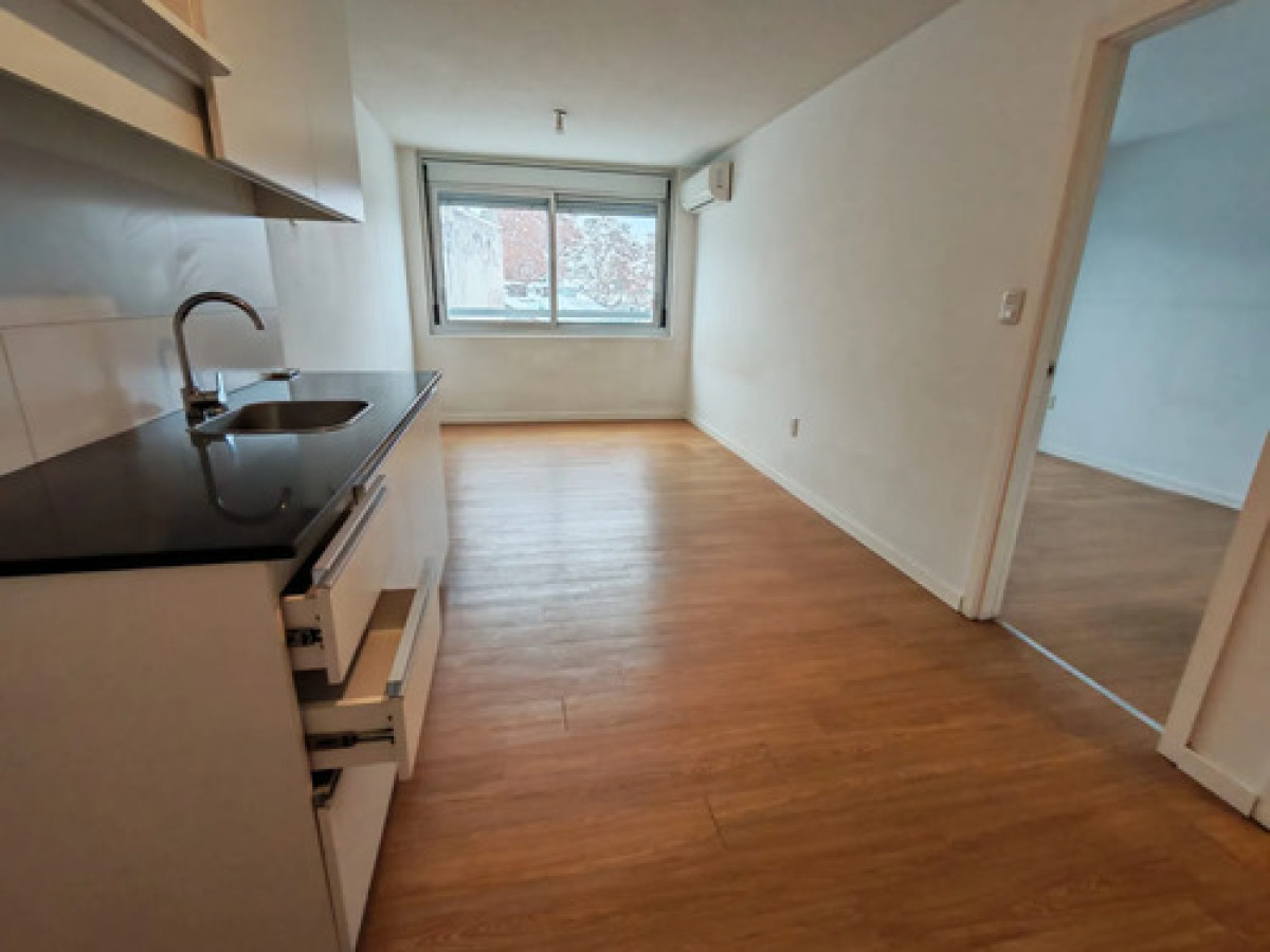 Apartamento en Alquiler - Aguada 
