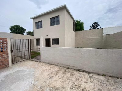 Casa Propiedad Horizontal Duplex  Al Fondo Malvin Lado Norte A 1  Cuadra De Av. Italia 