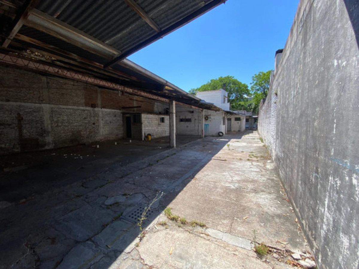 Casa Y Apartamento Con 10 O 12 Cocheras  En Venta La Blanqueada Ideal Para Renta Posibilidad De Dividir En 3 Unidades Más 10 O 12 Cocheras Con Entrada Independiente