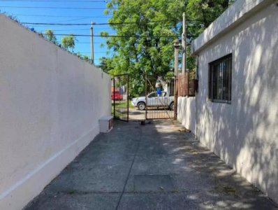 Local Galpón Deposito Mas Apto U Oficina Próximo General Flores Y Propios