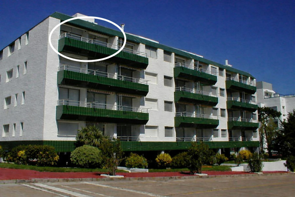 Peninsula, 3 bedrooms, partial sea view. Garage