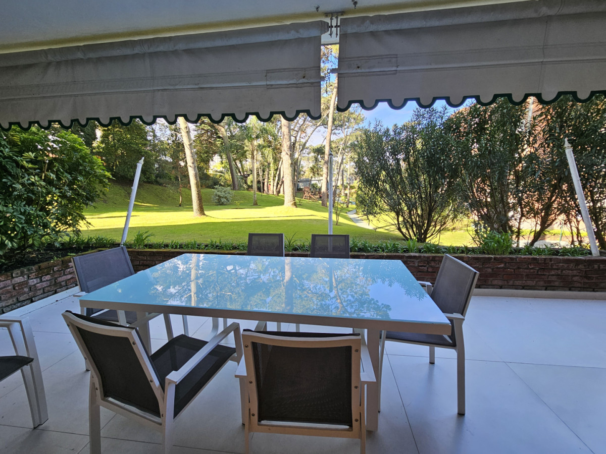 ZU VERKAUFEN: 4 SCHLAFZIMMER IN PUNTA DEL ESTE (NEU)