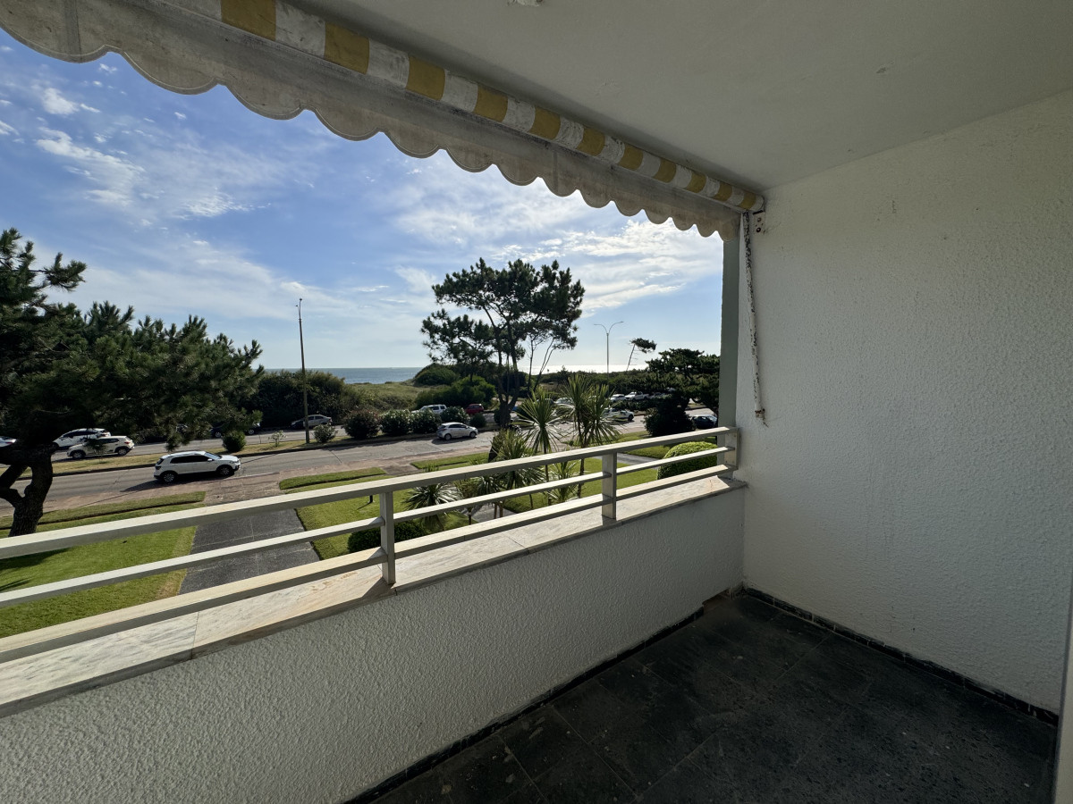 Venta apartamento frente al Mar de 3 dormitorios.