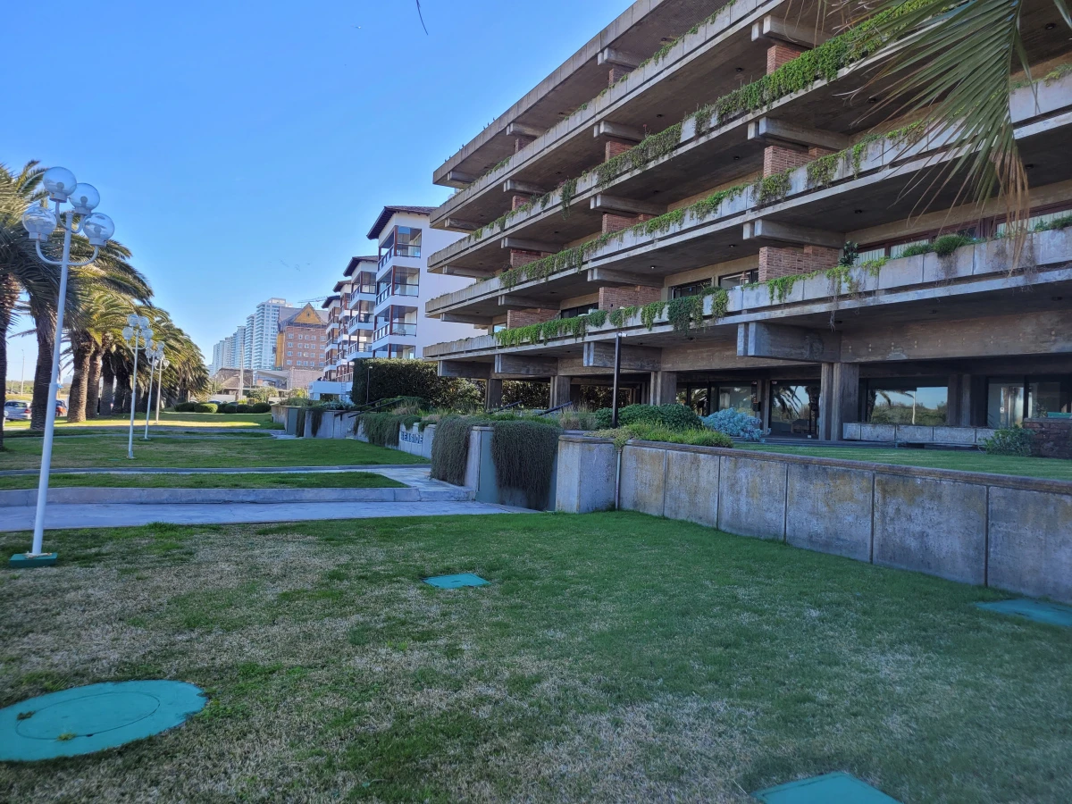 Venta de apartamento de lujo en Punta del Este - Edificio Seaside, Playa Brava (Parada 12½)