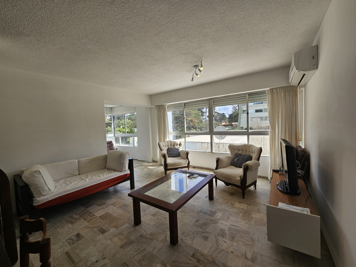 Venta de Apartamento de 3 Dormitorios en Punta del Este 