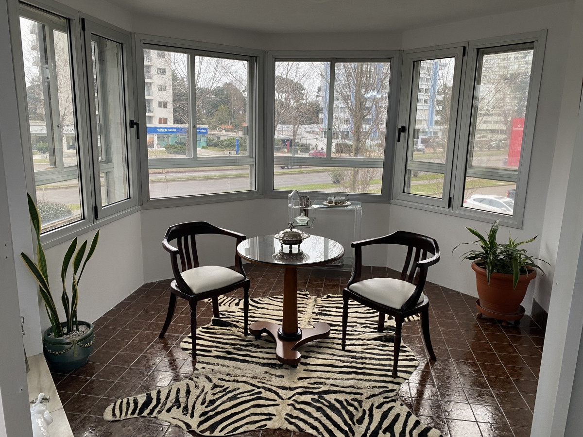 Venta Apartamento 3 dormitorios + dependencia, excelente orientación