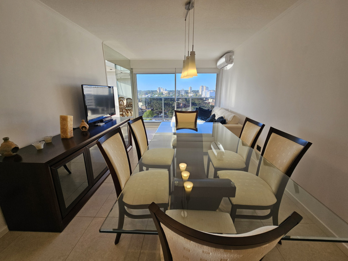 VENTA DE APARTAMENTO DE DOS DORMITORIOS Y MEDIO PISO ALTO