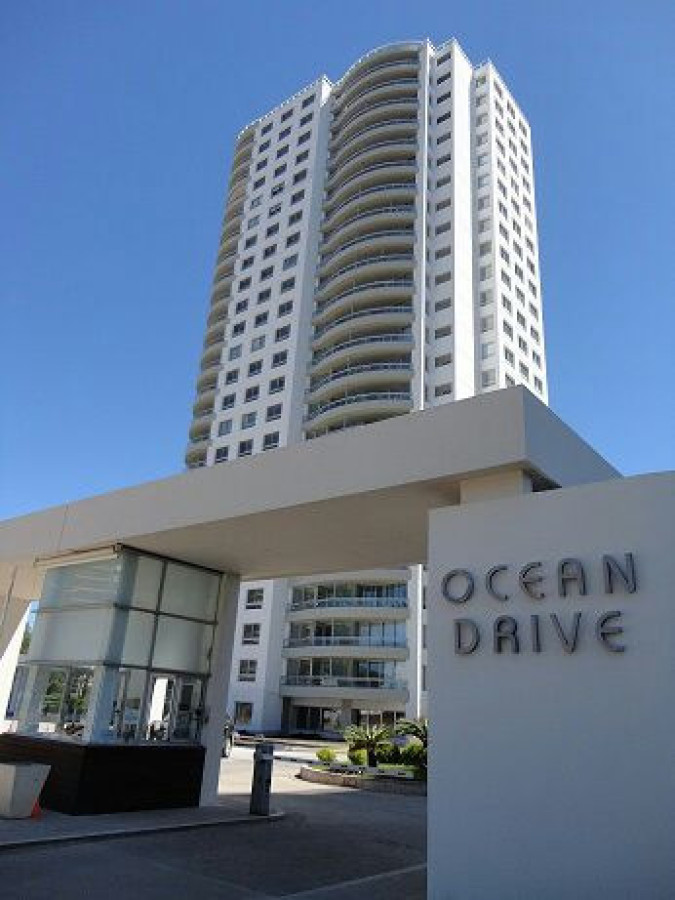 Venta de Apartamento de un dormitorio y medio, en Punta del Este, Playa Brava Full Amenitis