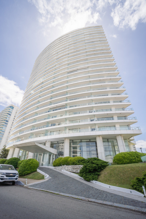 Comodo Apartamento de 3 suites