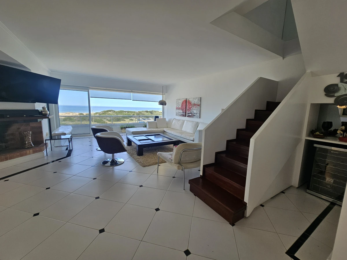 Se Vende Depto en Primera Linea de 4 Dormitorios en Suite Playa Brava