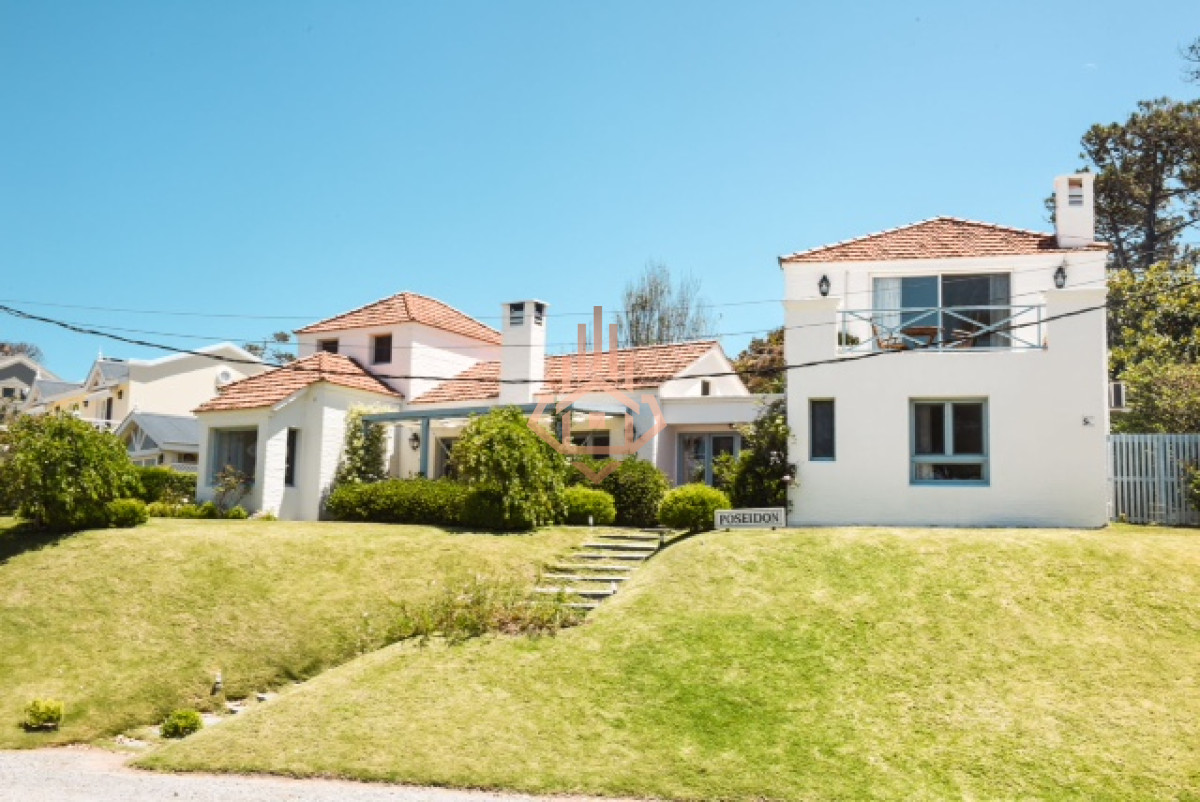 Casa en Montoya de 4 dormitorios y piscina, A pasos del Mar