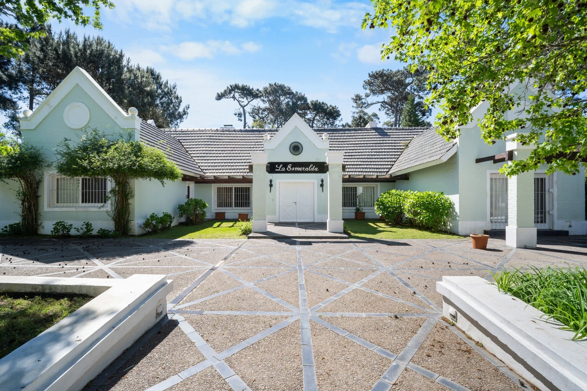 Venta de casa de lujo La Esmeralda Pinares, Parque Burnett