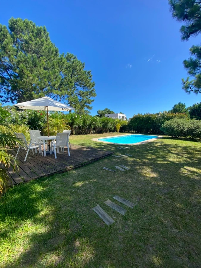 Casa Luxury  en alquiler de temporada en Barrio privado 4 dormitorios + Piscina