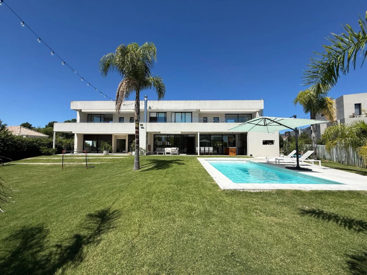 Venta de Espectacular Casa de 4 Dormitorios en Viñedos de la Tahona