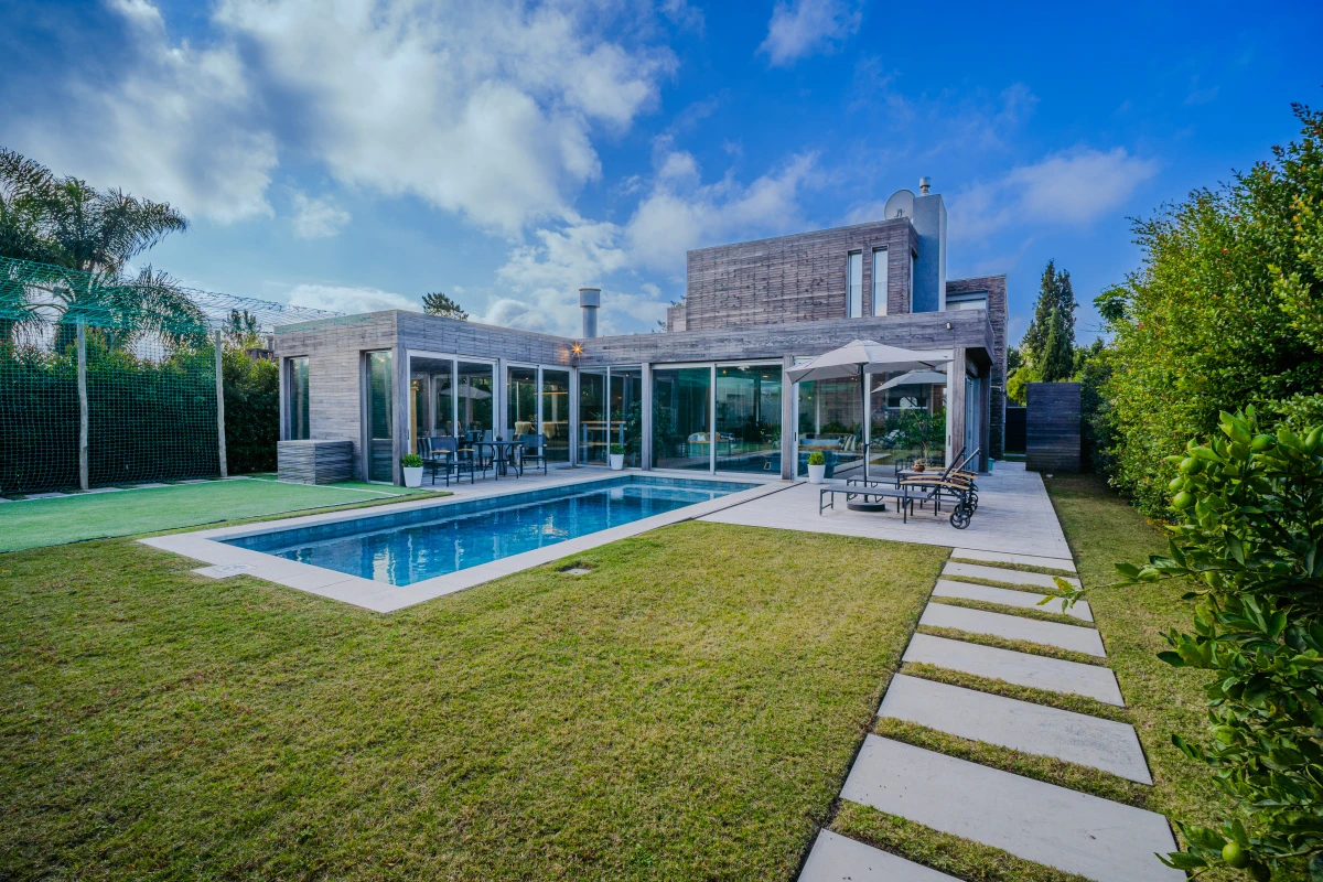 Casa de 4 dormitorios en Barrio Privado La Residence