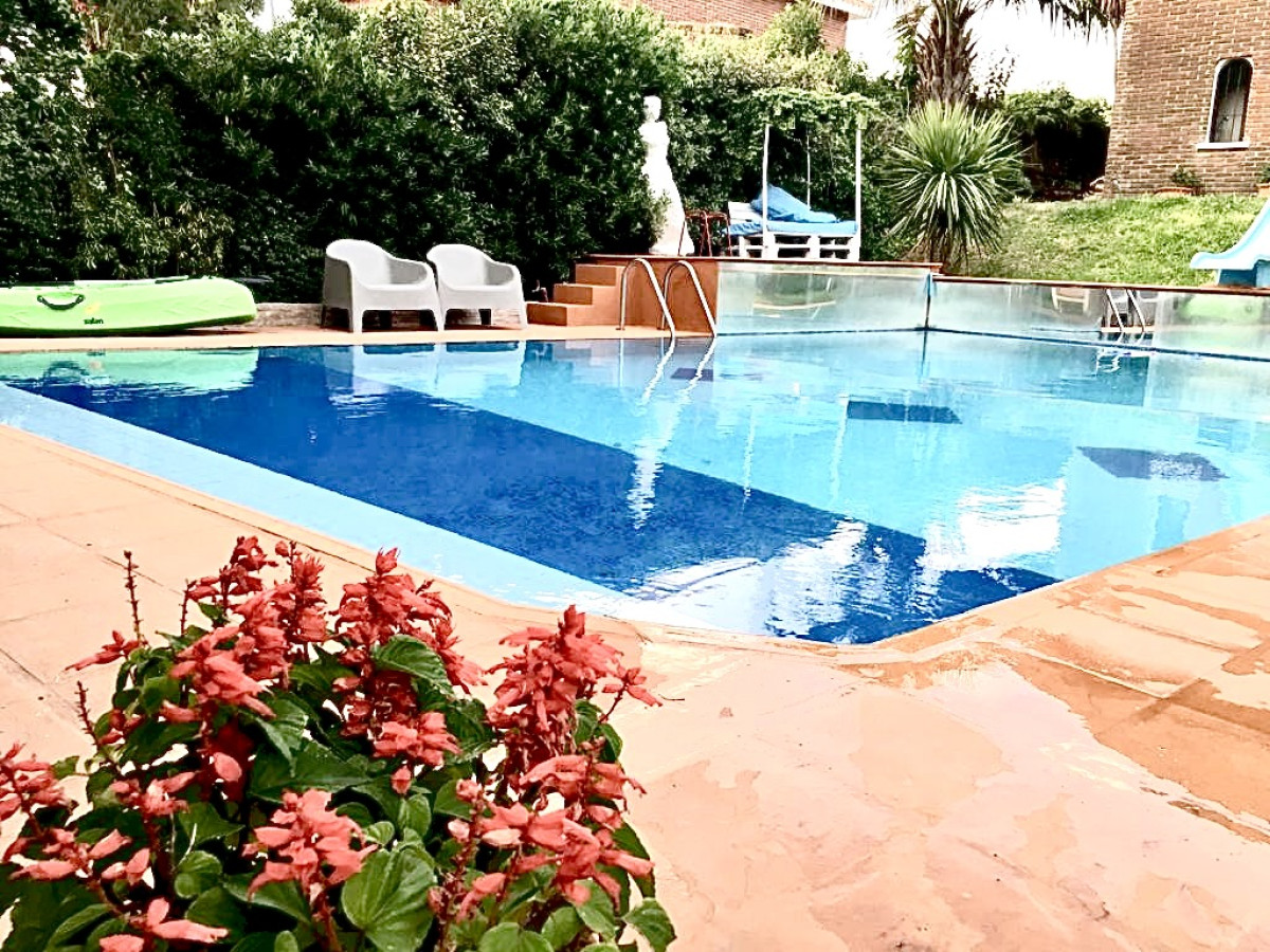 Alquiler de Temporada Casa 4 dormitorios y piscina climatizada a 500 metros del mar