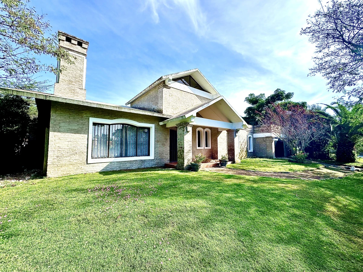 Casa en Jardines de Córdoba, Uruguay