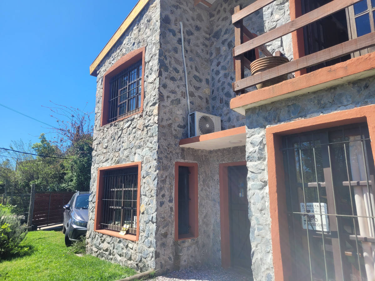 Venta de casa en Pinares terreno esquinero con gran potencial