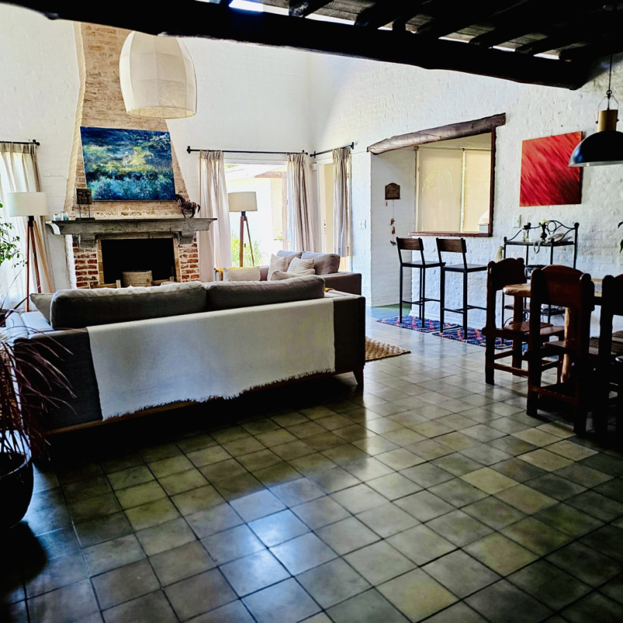 Venta casa de 4 dormitorios en la barra con piscina climatizada 