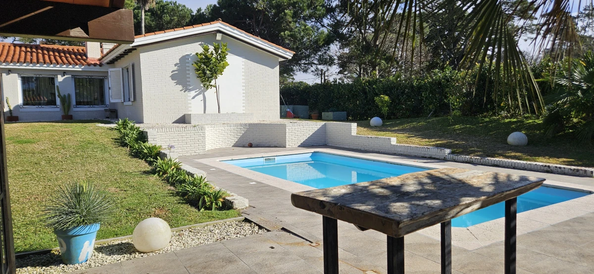 Se Alquila en Country Casa de 5 Cuartos y 4 Baños