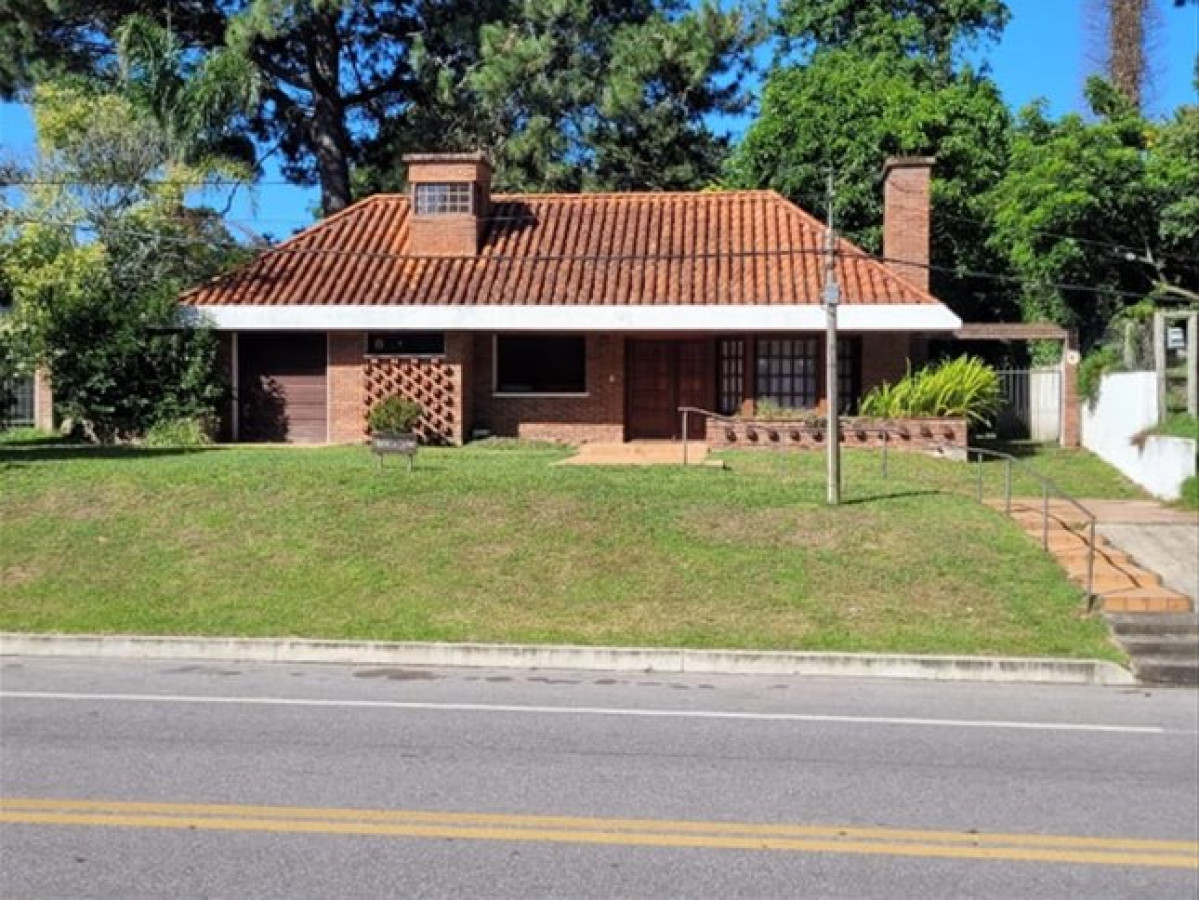 Casa en venta sobre Av Cordoba posible proyecto clinica o academia