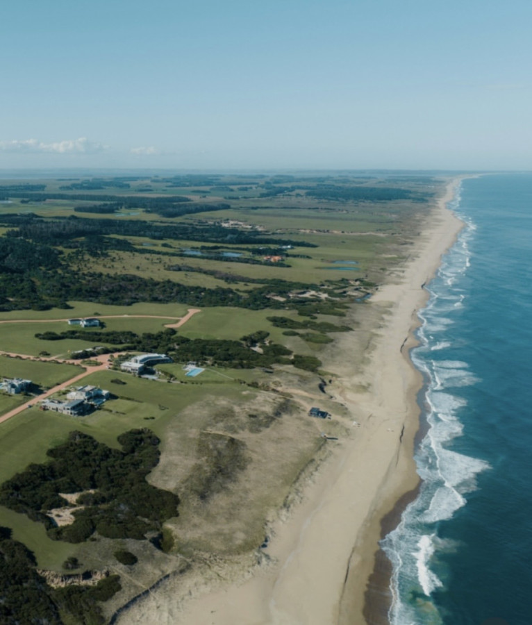 Construi frente al mar. Lote 2000 m2 en Venta. Inversión y calidad de vida asegurada.