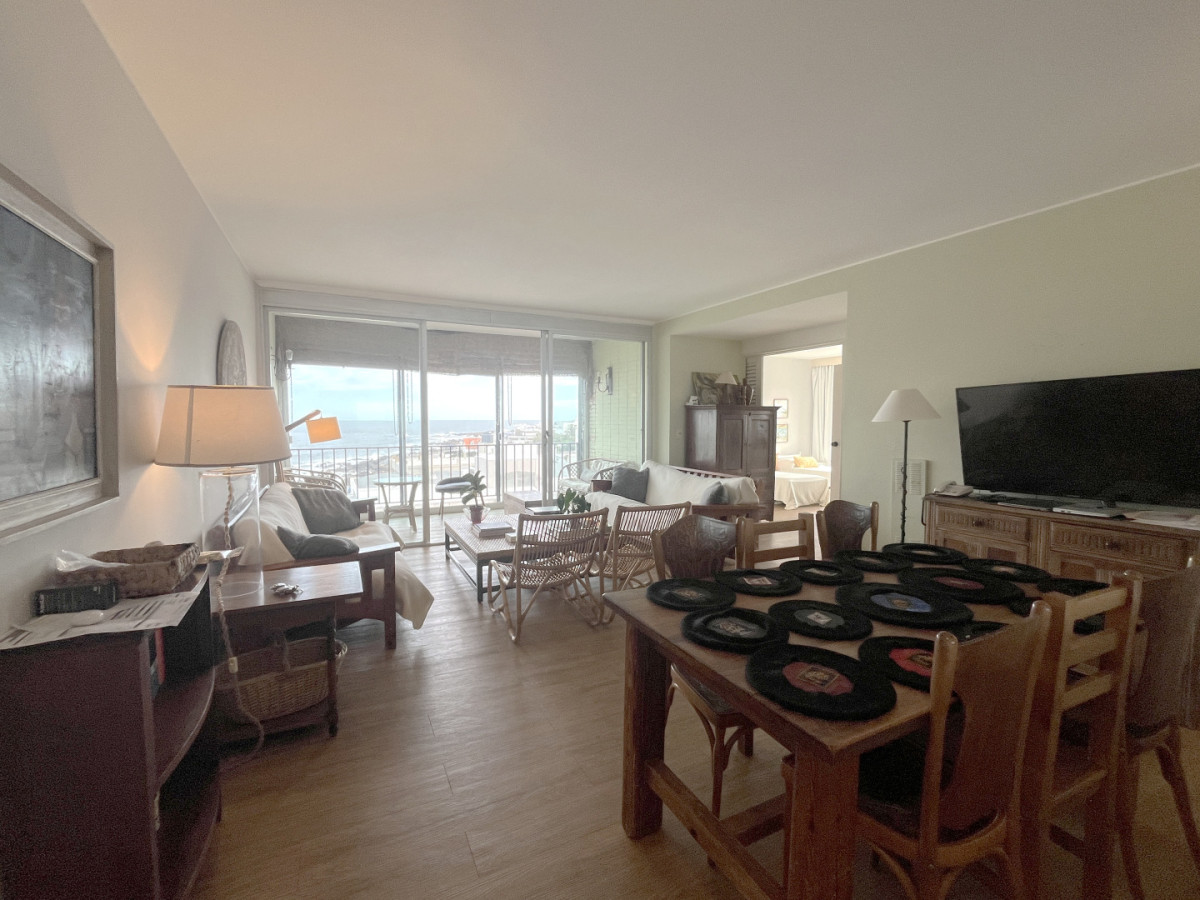 Espectacular apartamento con vista a la Brava, al atardecer y al Faro de Punta del Este 