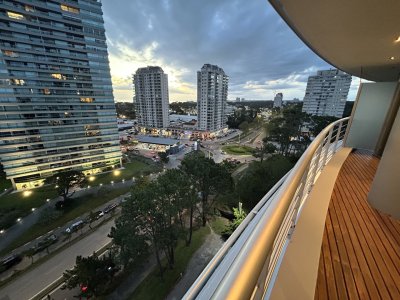 Apartamento en venta 2 dorm en torre tressesenta Punta del Este 