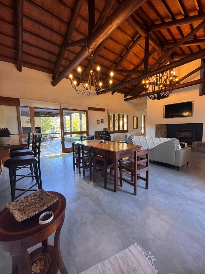 Alquilo casa temporal 12 personas Punta Colorada 4 dorm 3 bañ piscina